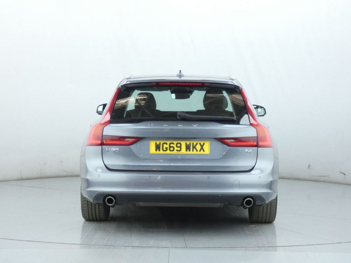 VOLVO V90 2.0 T4 MOMENTUM PLUS 5D 188 BHP - 2019 - £21,990