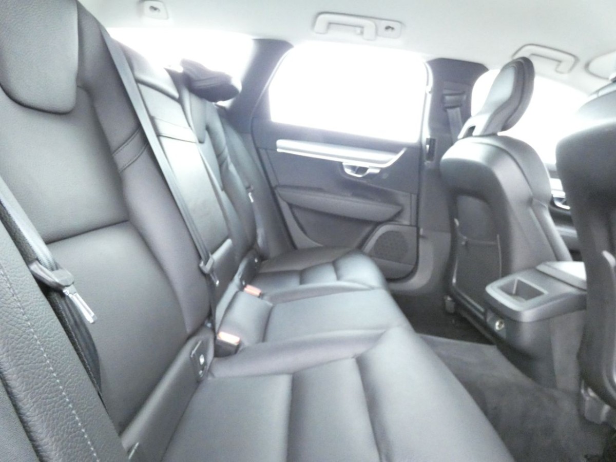 VOLVO V90 2.0 T4 MOMENTUM PLUS 5D 188 BHP - 2019 - £21,990