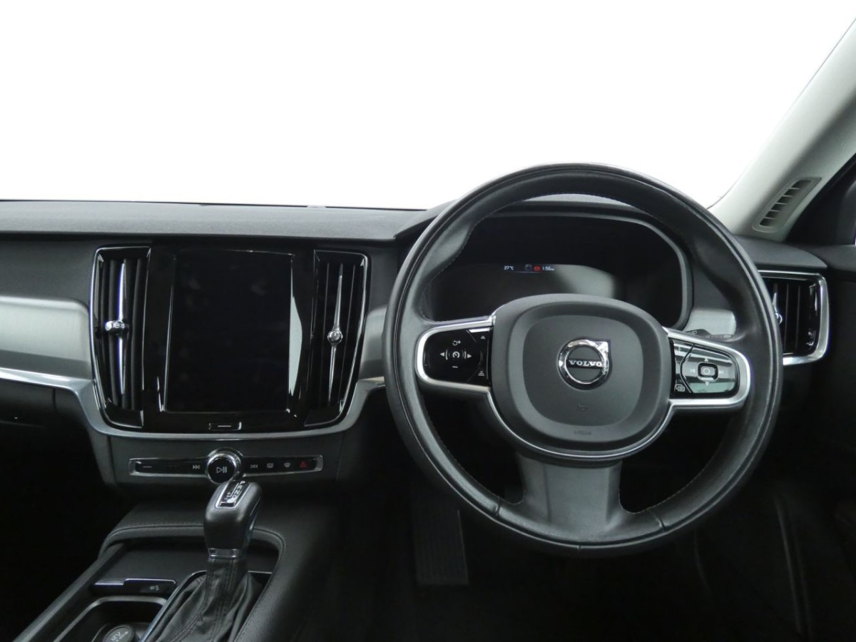 VOLVO V90 2.0 T4 MOMENTUM PLUS 5D 188 BHP - 2019 - £21,990