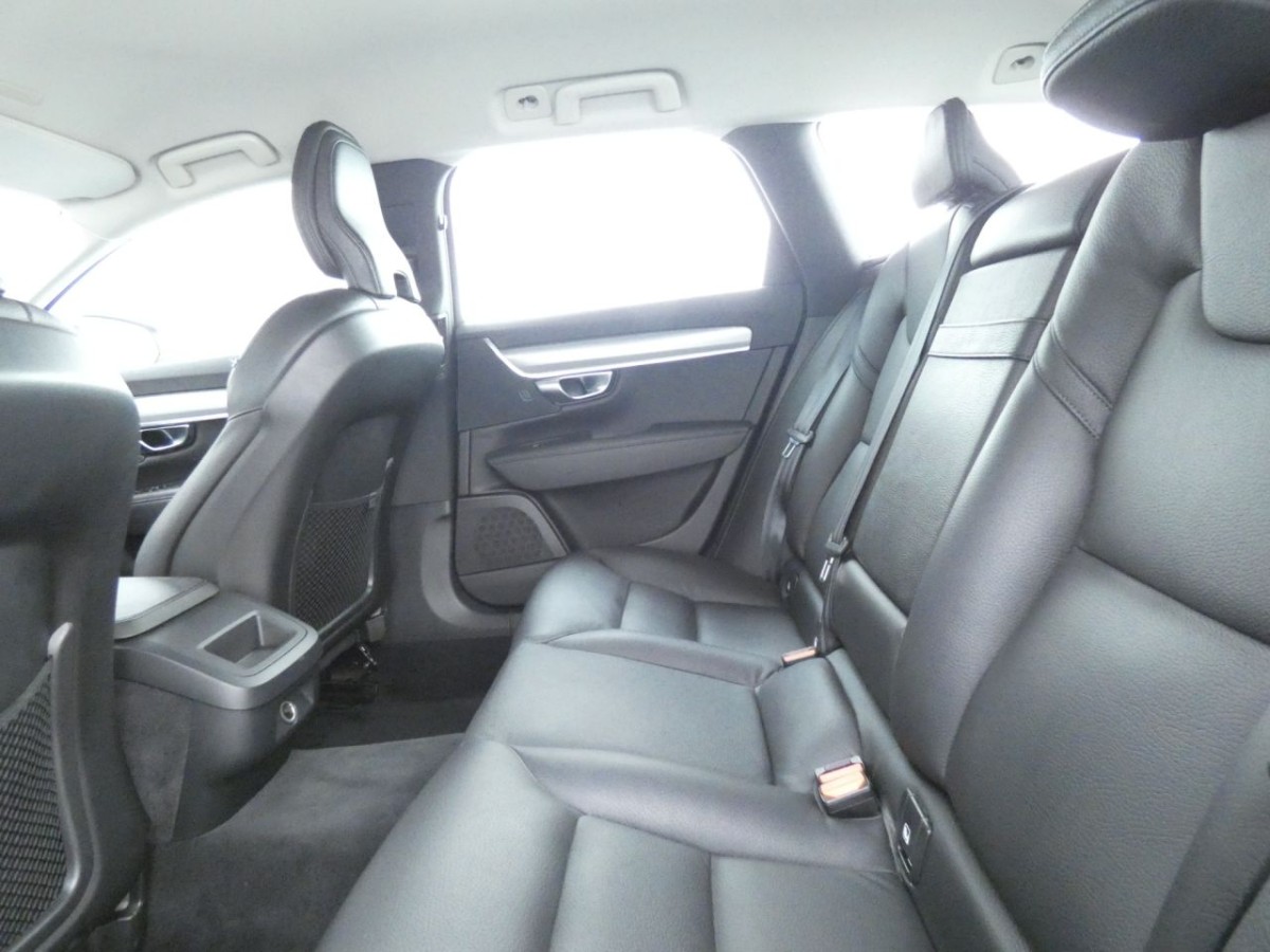 VOLVO V90 2.0 T4 MOMENTUM PLUS 5D 188 BHP - 2019 - £21,990
