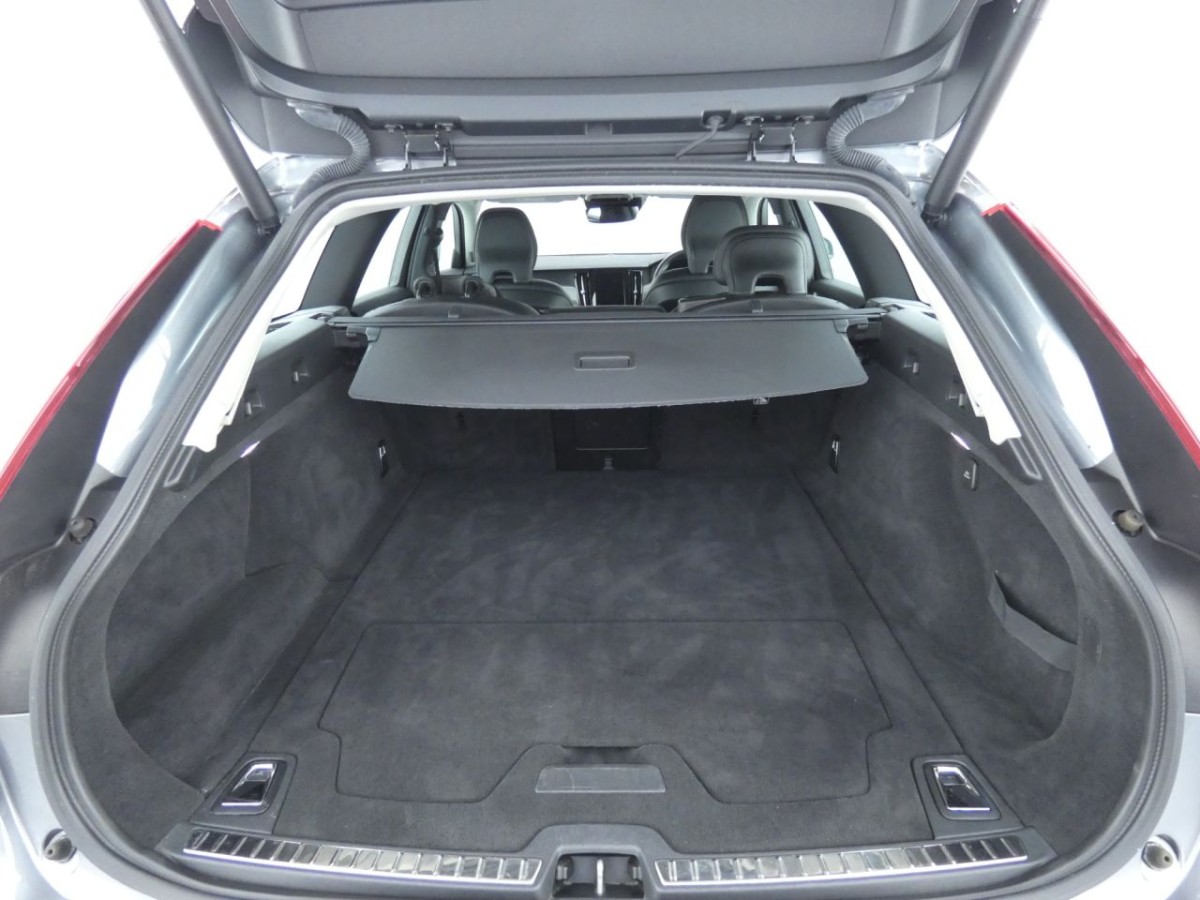 VOLVO V90 2.0 T4 MOMENTUM PLUS 5D 188 BHP - 2019 - £21,990