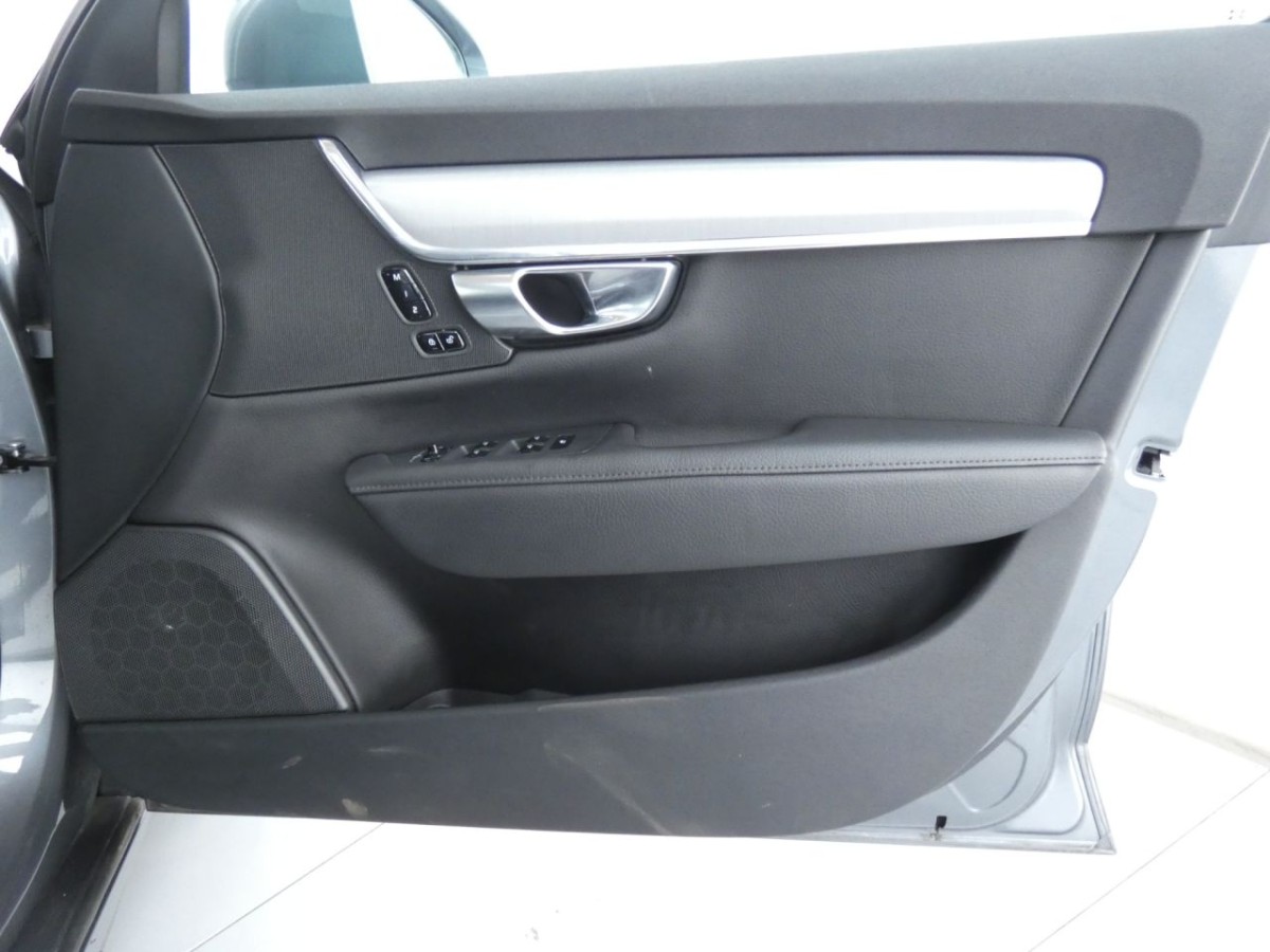 VOLVO V90 2.0 T4 MOMENTUM PLUS 5D 188 BHP - 2019 - £21,990