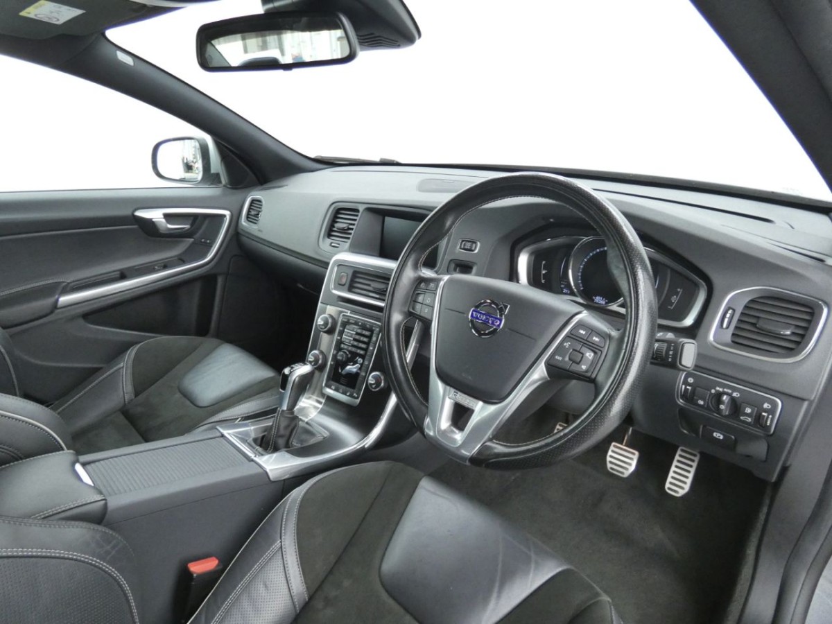 VOLVO S60 2.0 D3 R-DESIGN NAV 4D 148 BHP - 2018 - £10,700
