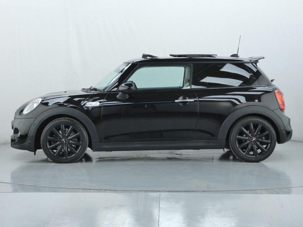 MINI HATCH COOPER 2.0 COOPER S 3D AUTO 189 BHP - 2014 - £12,400