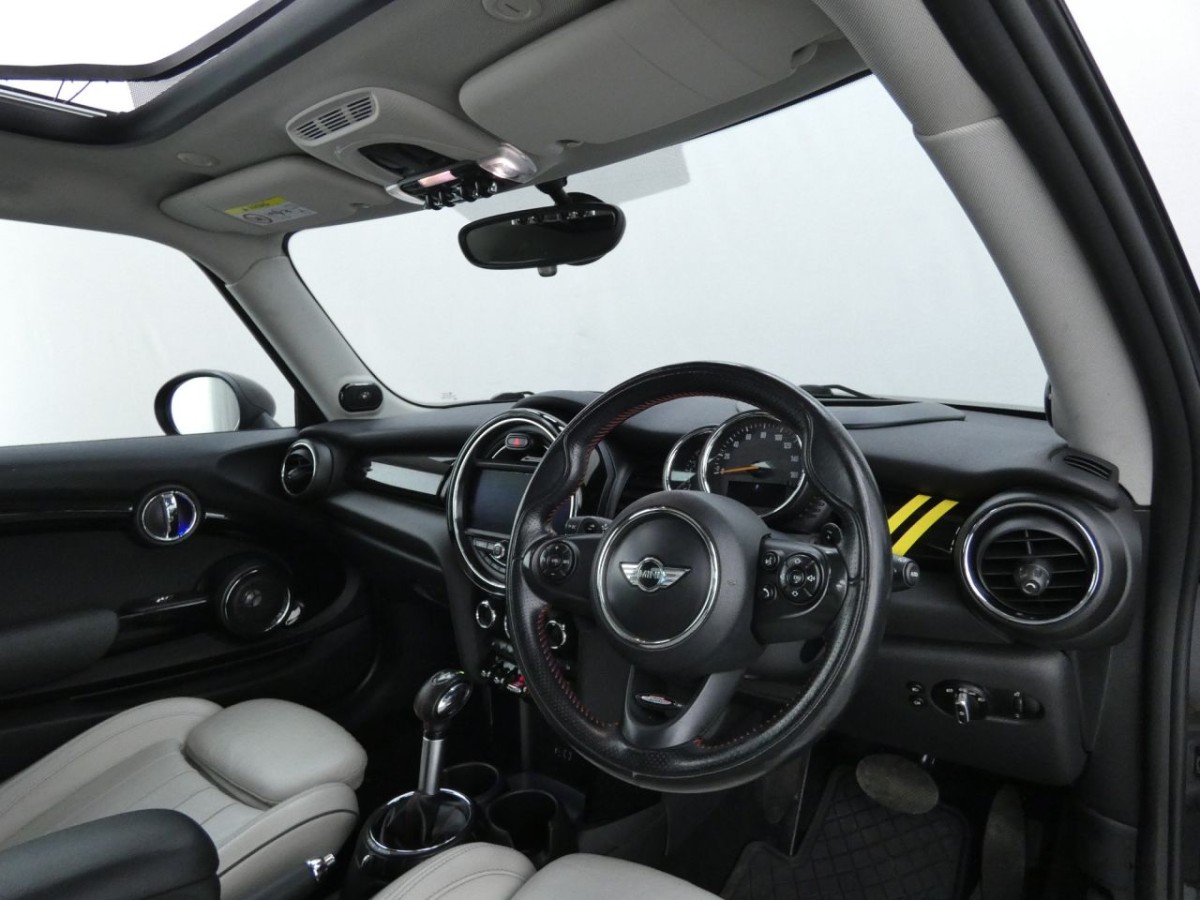 MINI HATCH COOPER 2.0 COOPER S 3D AUTO 189 BHP - 2014 - £12,400