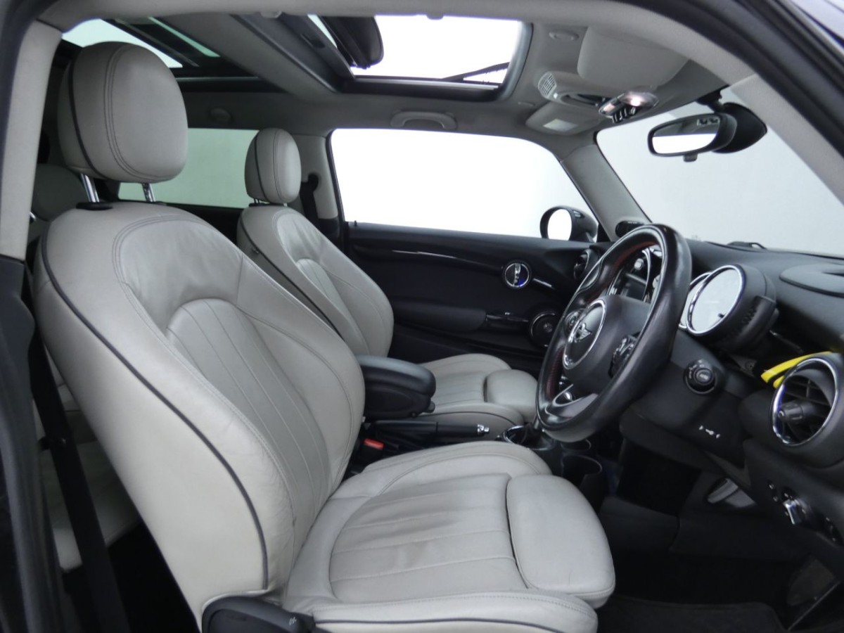MINI HATCH COOPER 2.0 COOPER S 3D AUTO 189 BHP - 2014 - £12,400