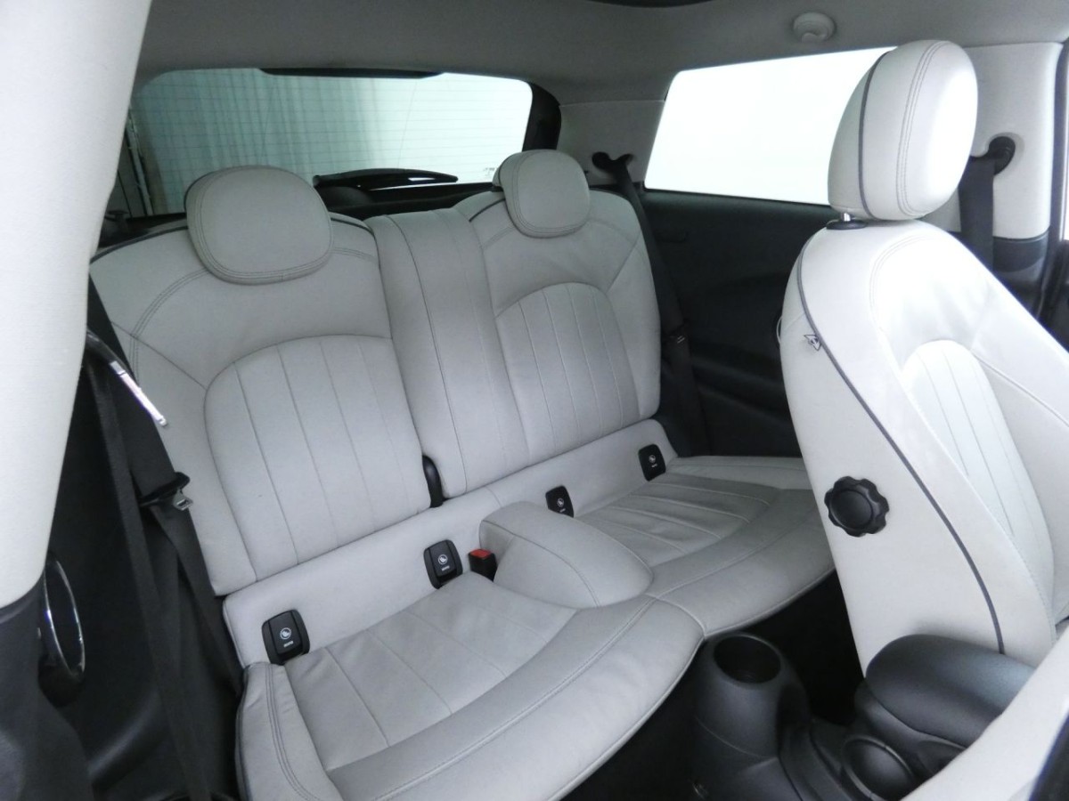 MINI HATCH COOPER 2.0 COOPER S 3D AUTO 189 BHP - 2014 - £12,400