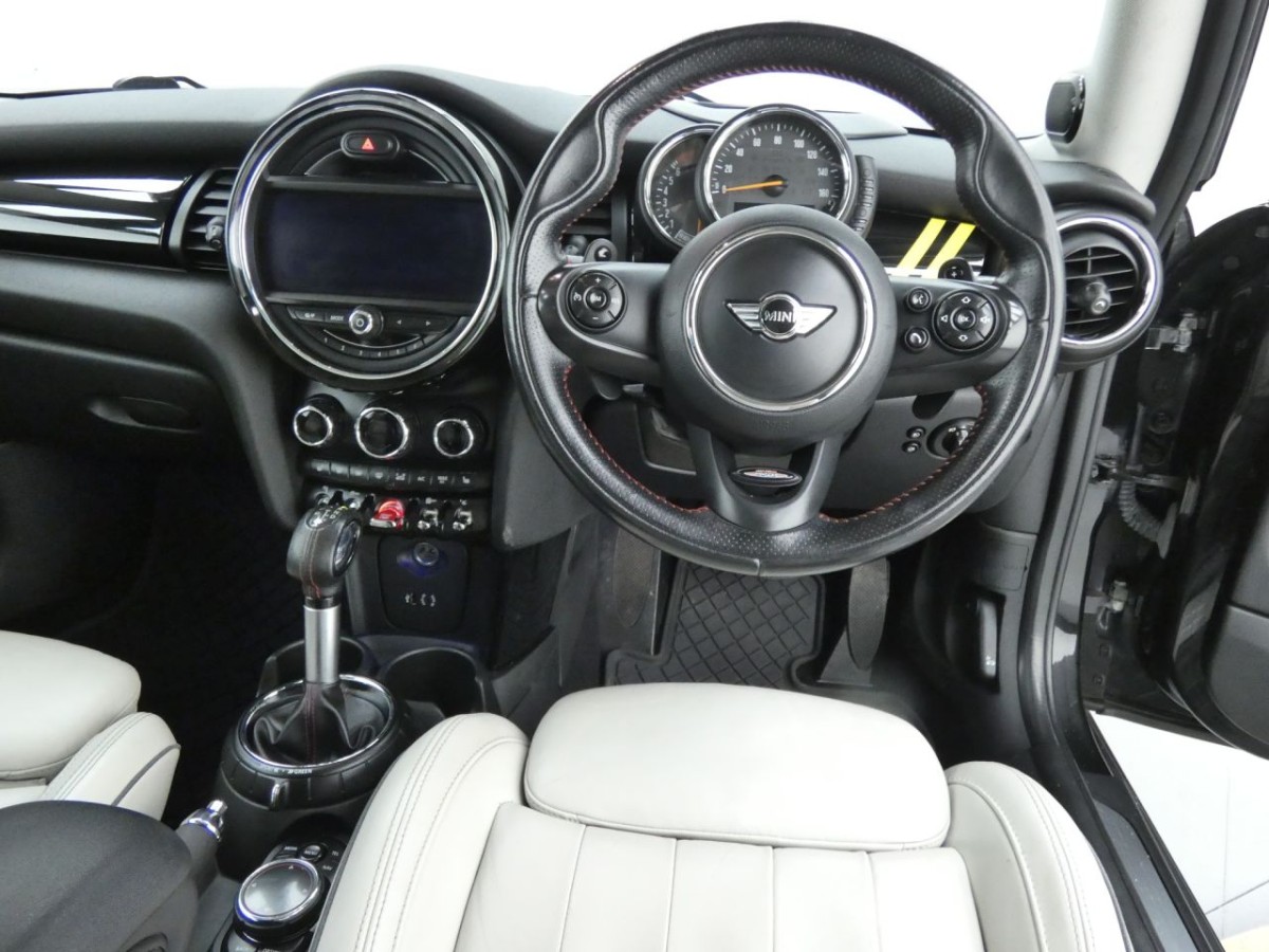 MINI HATCH COOPER 2.0 COOPER S 3D AUTO 189 BHP - 2014 - £12,400