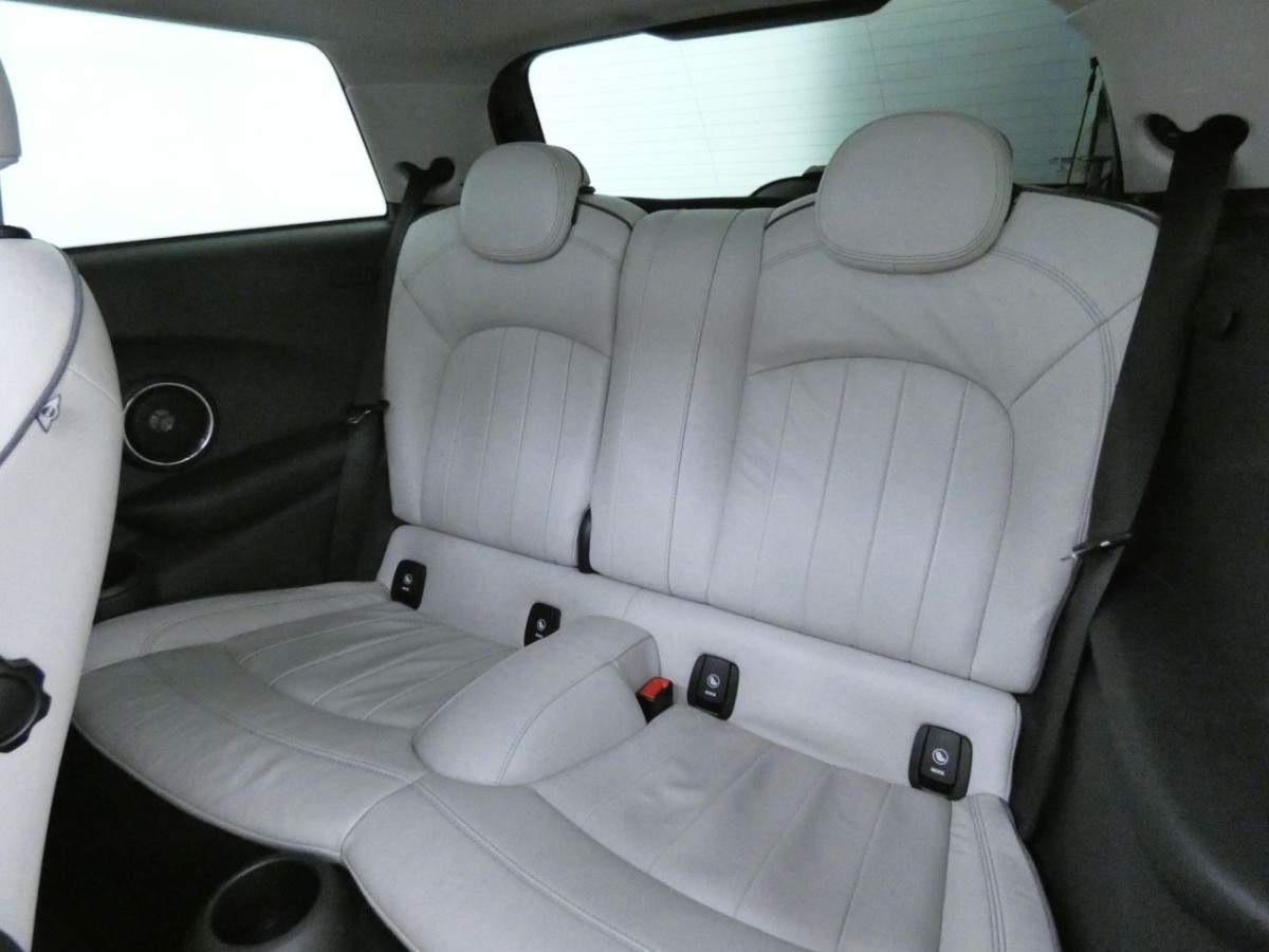 MINI HATCH COOPER 2.0 COOPER S 3D AUTO 189 BHP - 2014 - £12,400