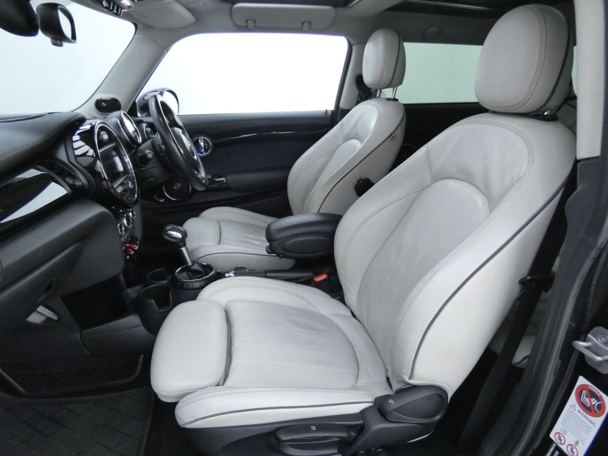 MINI HATCH COOPER 2.0 COOPER S 3D AUTO 189 BHP - 2014 - £12,400