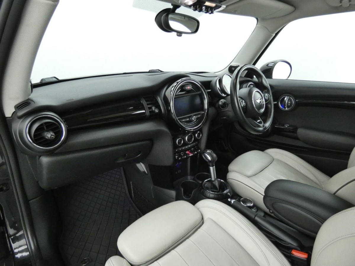MINI HATCH COOPER 2.0 COOPER S 3D AUTO 189 BHP - 2014 - £12,400