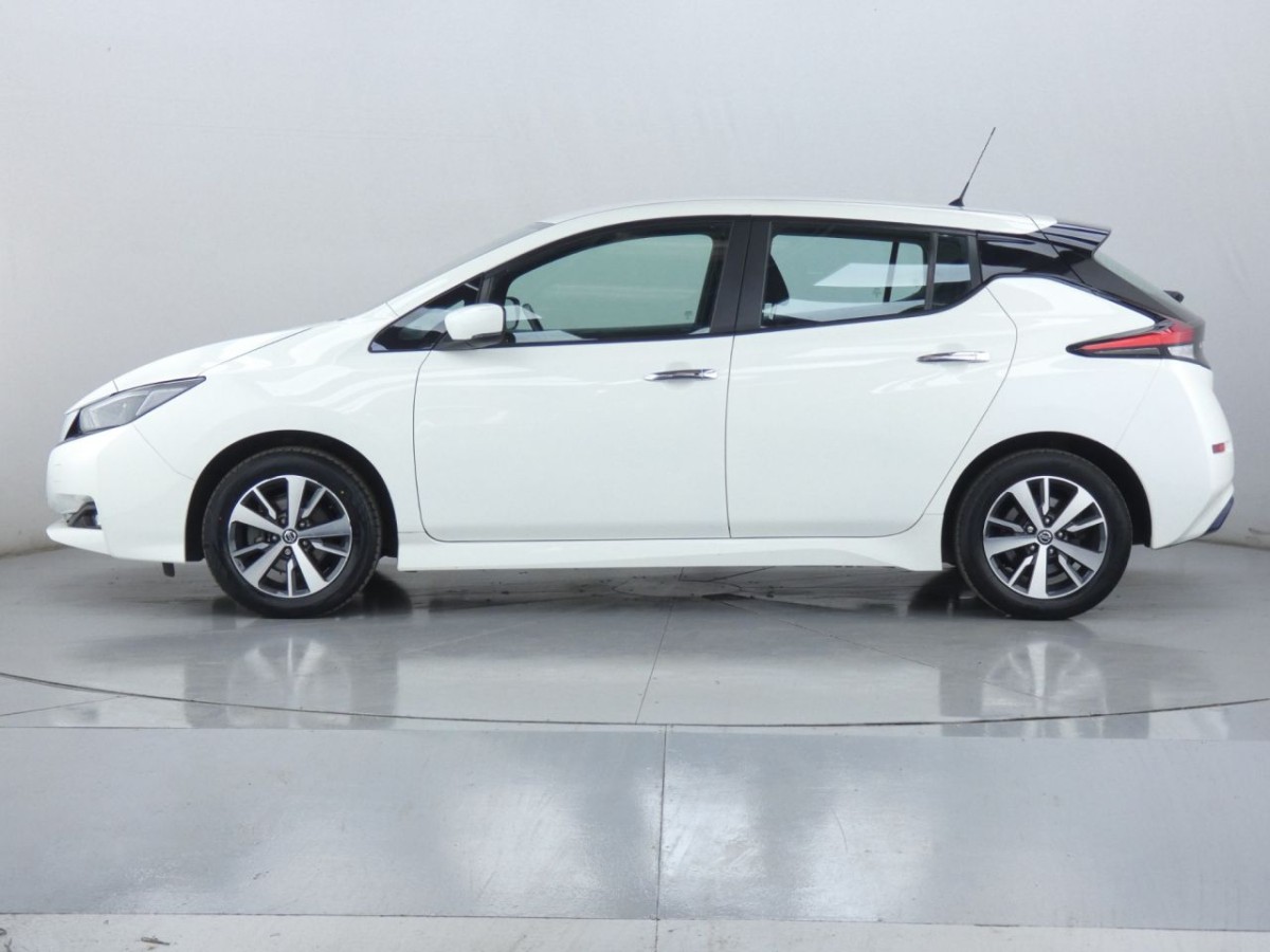 NISSAN LEAF 0.0 ACENTA 5D 148 BHP - 2020 - £9,990