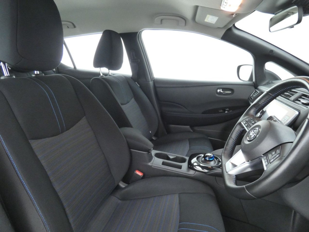 NISSAN LEAF 0.0 ACENTA 5D 148 BHP - 2020 - £9,990