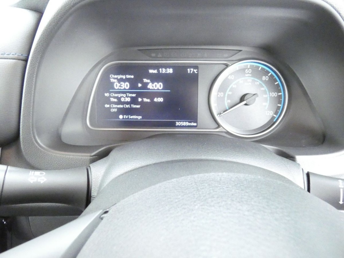 NISSAN LEAF 0.0 ACENTA 5D 148 BHP - 2020 - £9,990