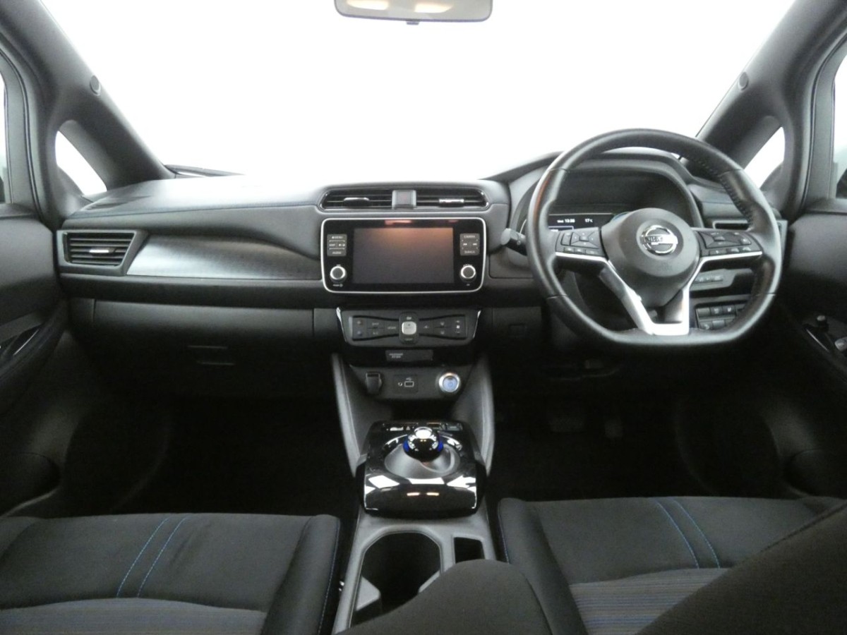 NISSAN LEAF 0.0 ACENTA 5D 148 BHP - 2020 - £9,990