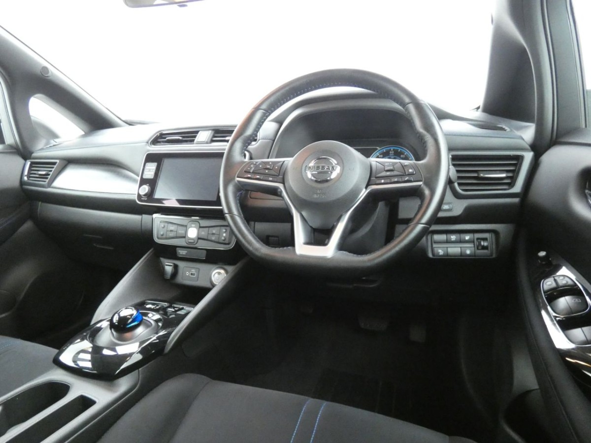 NISSAN LEAF 0.0 ACENTA 5D 148 BHP - 2020 - £9,990