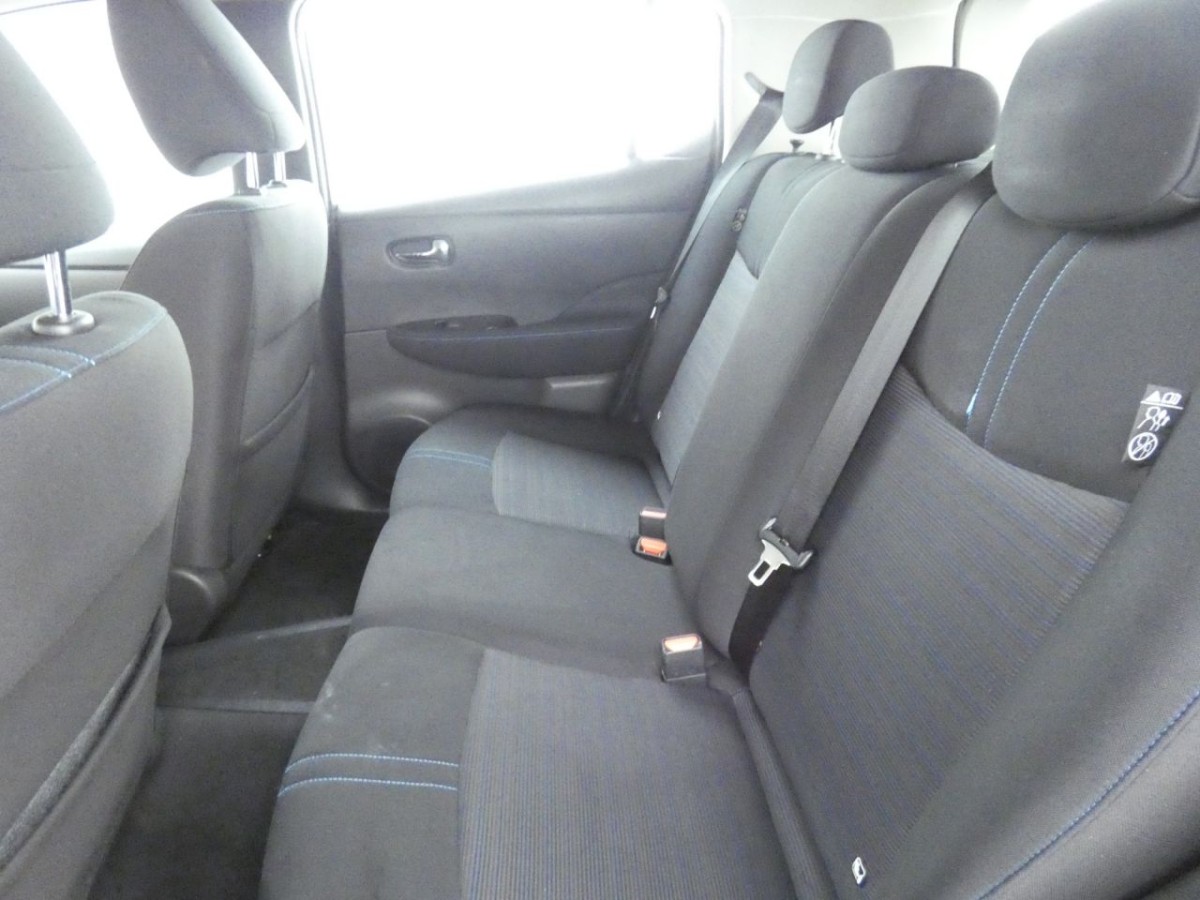 NISSAN LEAF 0.0 ACENTA 5D 148 BHP - 2020 - £9,990