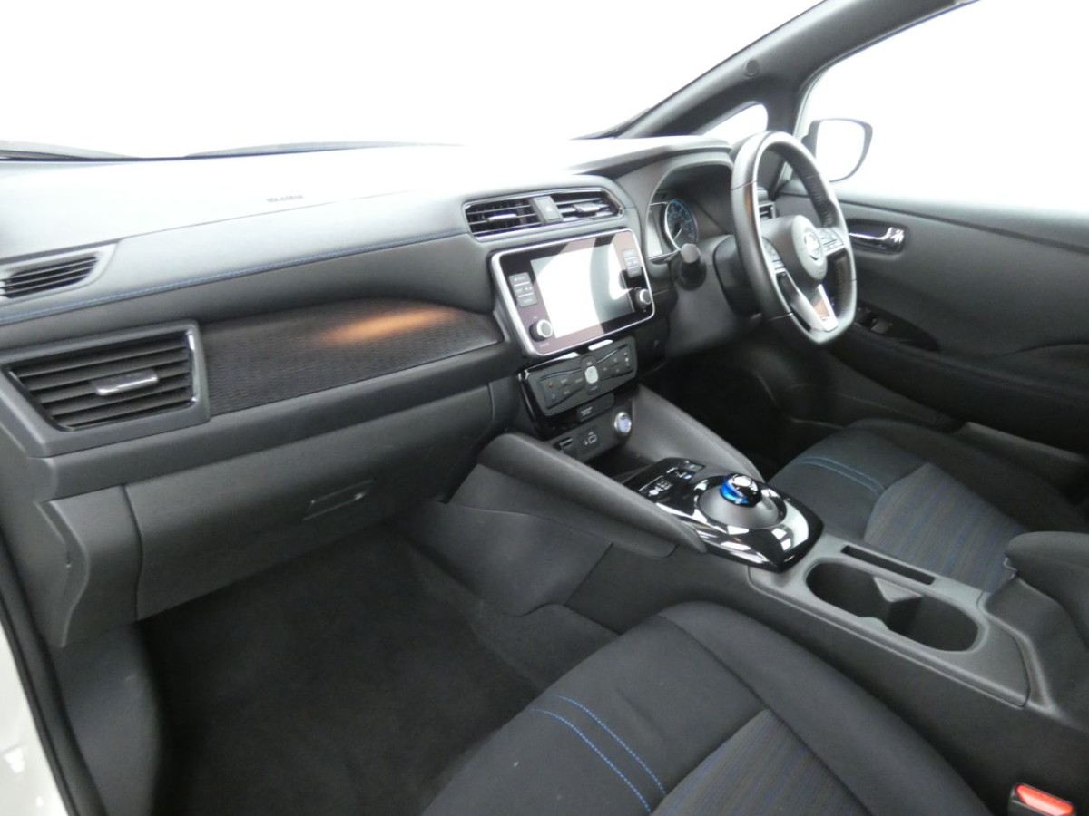 NISSAN LEAF 0.0 ACENTA 5D 148 BHP - 2020 - £9,990