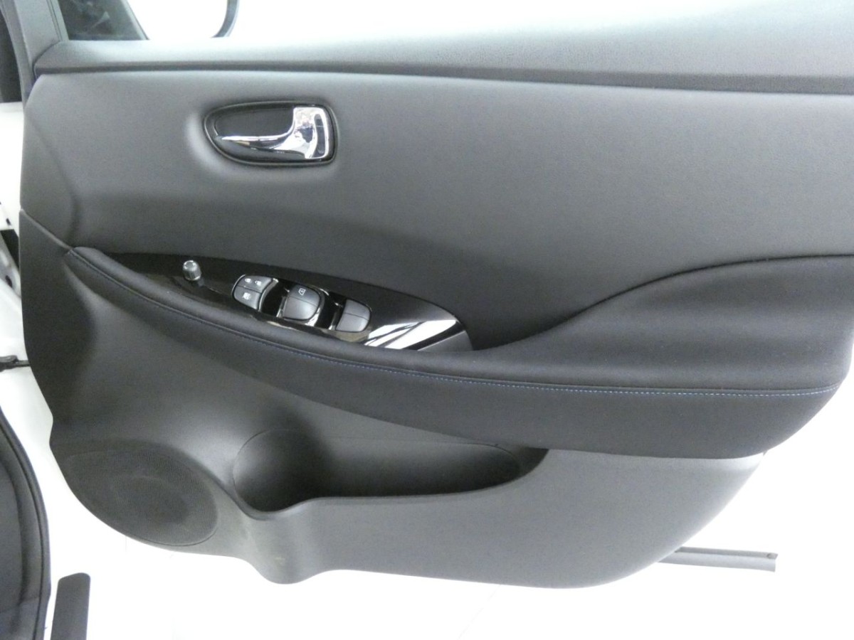 NISSAN LEAF 0.0 ACENTA 5D 148 BHP - 2020 - £9,990