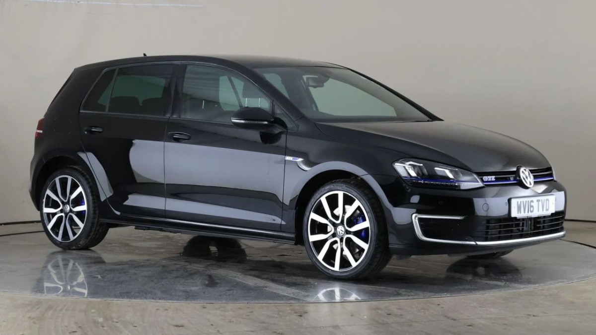 VOLKSWAGEN GOLF 1.4 GTE NAV DSG 5D 150 BHP - 2016 - £10,990