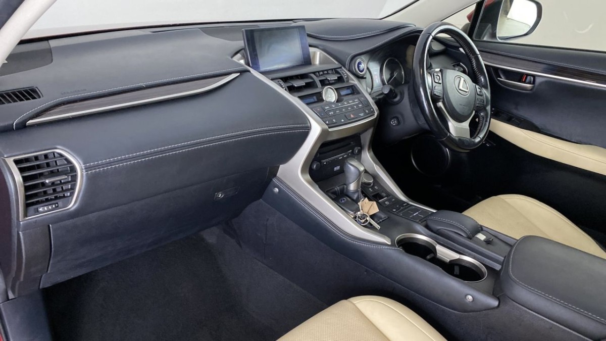 LEXUS NX 2.5 300H PREMIER 5D 153 BHP - 2016 - £18,700
