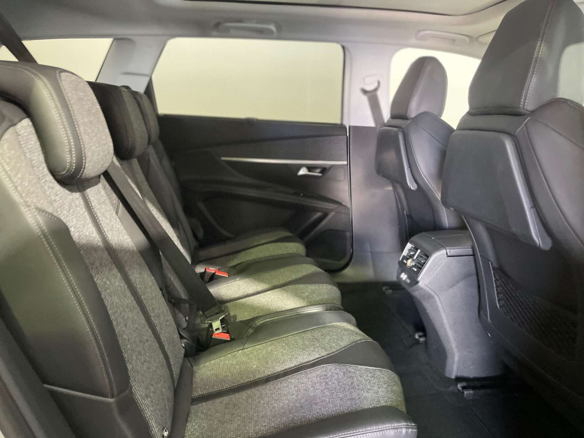 PEUGEOT 5008 2018 (18) 1.6 BLUEHDI ALLURE SUV 5DR DIESEL MANUAL EURO 6 (S/S) (120 PS) - 2018 - £12,800