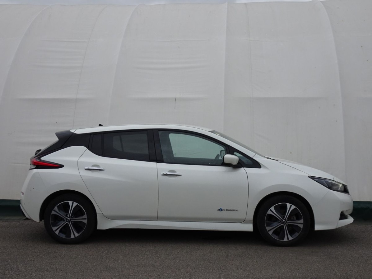 NISSAN LEAF N-CONNECTA 5D 148 BHP - 2019 - £13,990