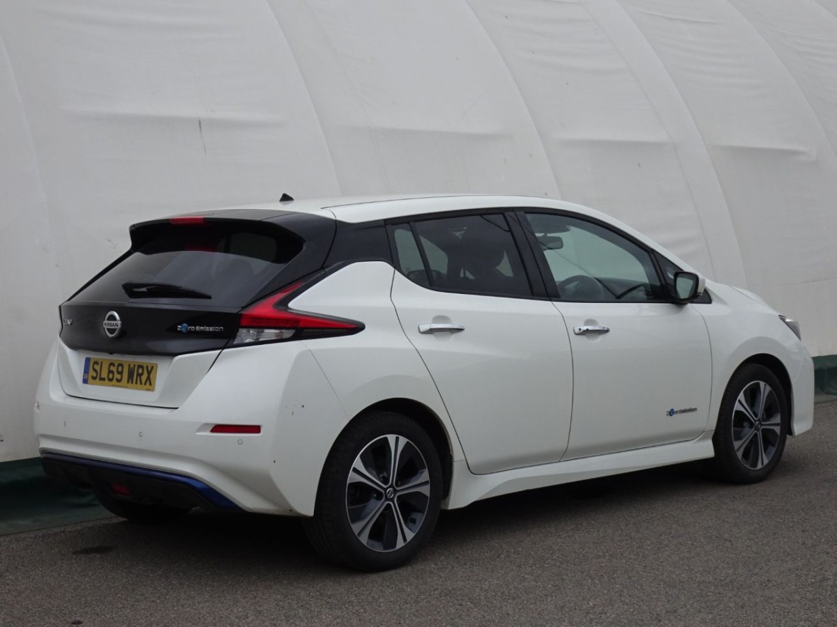 NISSAN LEAF N-CONNECTA 5D 148 BHP - 2019 - £13,990