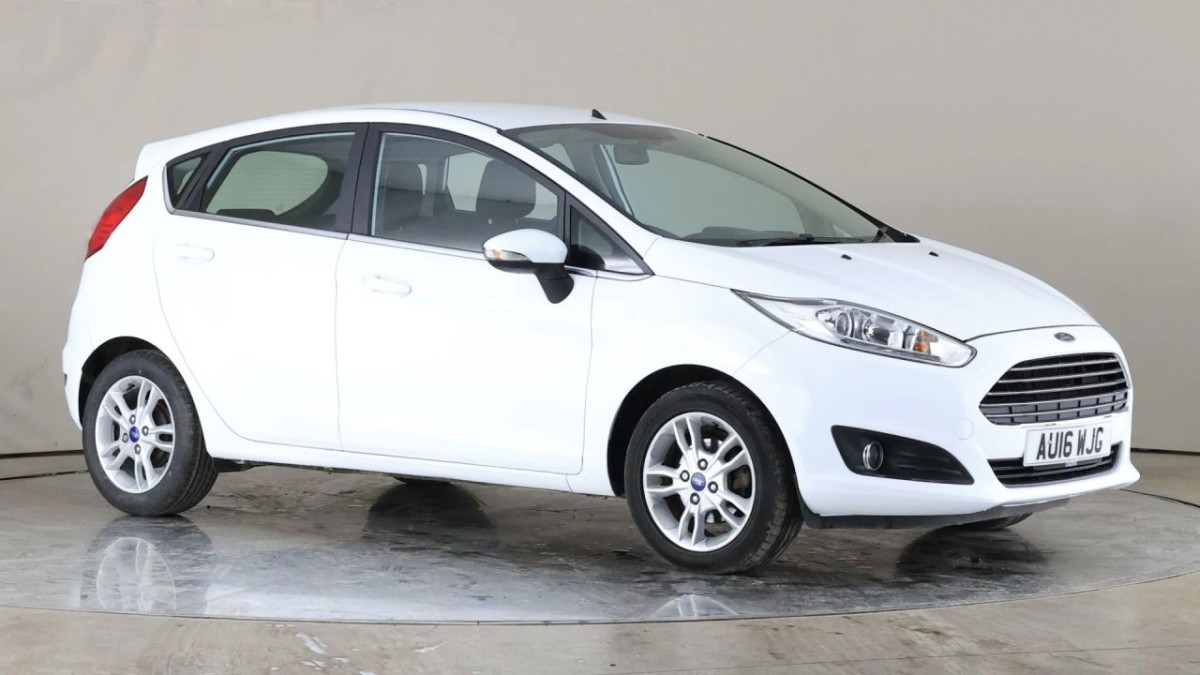 FORD FIESTA 1.6 ZETEC 5D 104 BHP - 2016 - £10,790