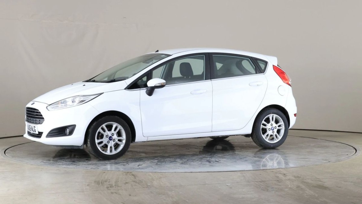 FORD FIESTA 1.6 ZETEC 5D 104 BHP - 2016 - £10,790
