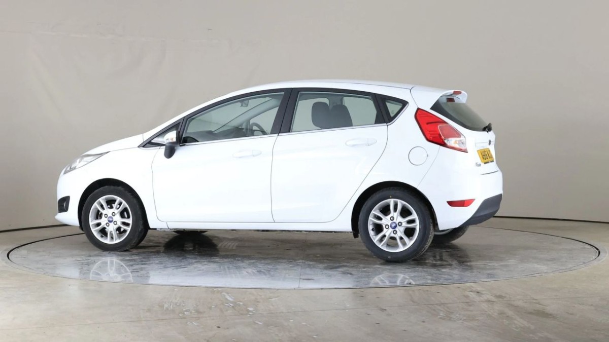 FORD FIESTA 1.6 ZETEC 5D 104 BHP - 2016 - £10,790