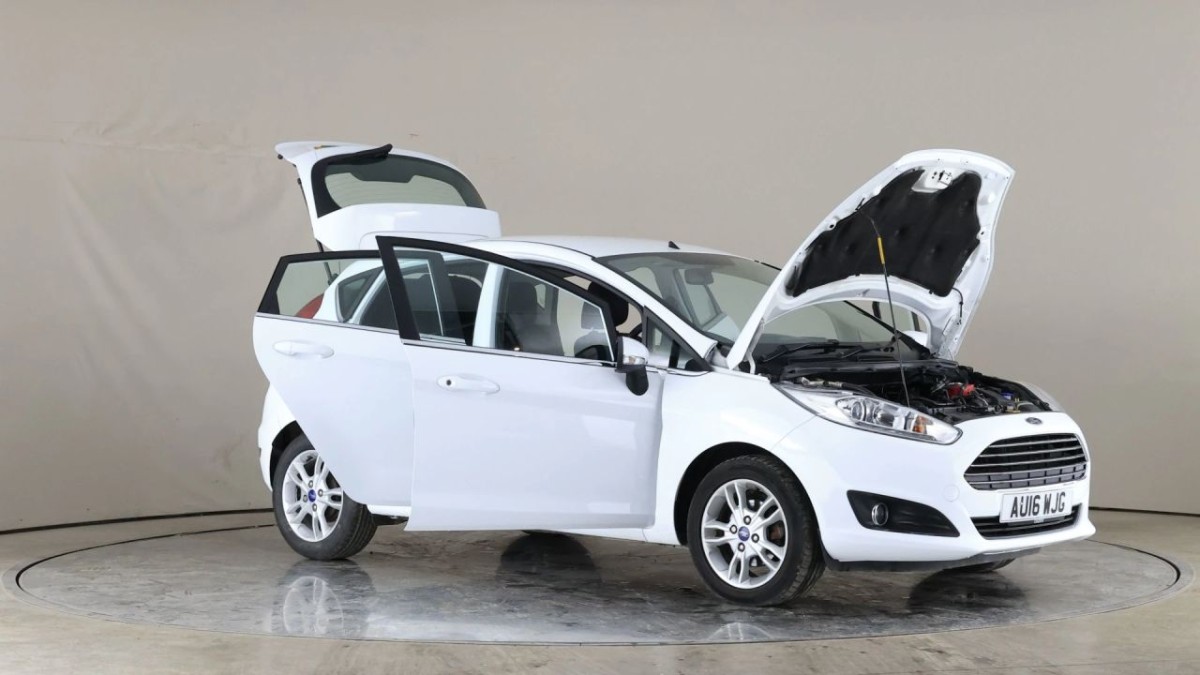 FORD FIESTA 1.6 ZETEC 5D 104 BHP - 2016 - £10,790