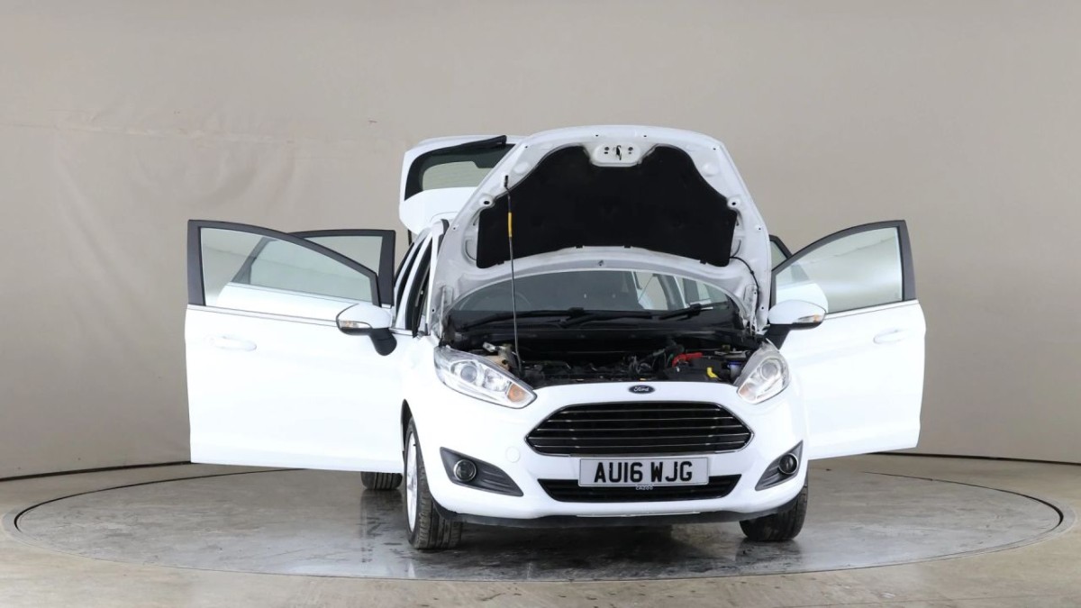 FORD FIESTA 1.6 ZETEC 5D 104 BHP - 2016 - £10,790