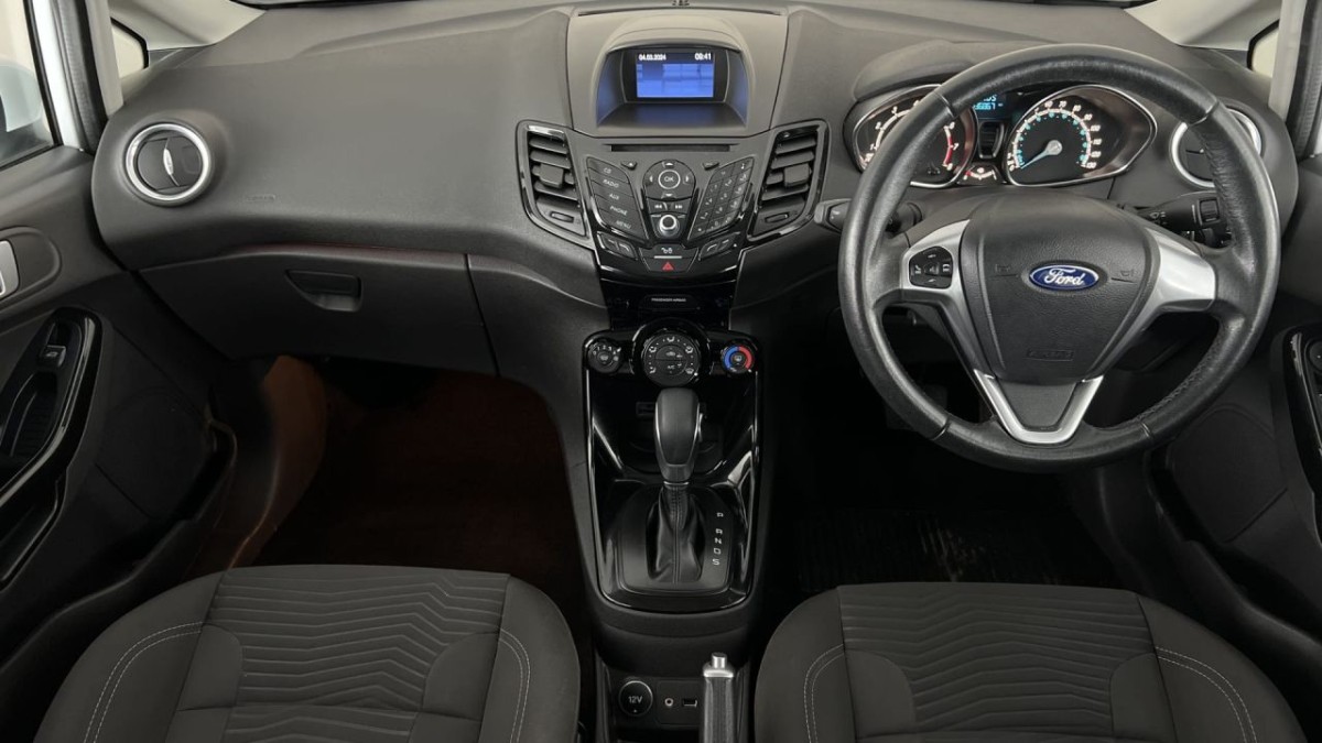 FORD FIESTA 1.6 ZETEC 5D 104 BHP - 2016 - £10,790