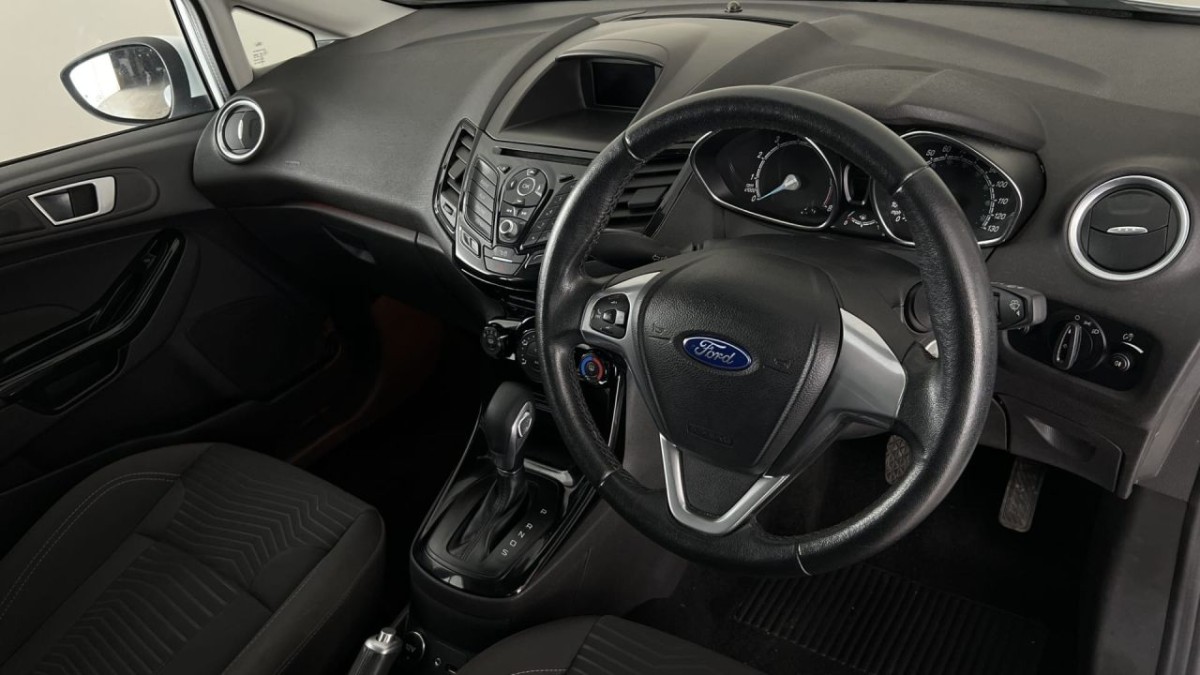 FORD FIESTA 1.6 ZETEC 5D 104 BHP - 2016 - £10,790