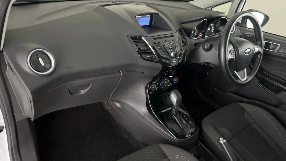 FORD FIESTA 1.6 ZETEC 5D 104 BHP - 2016 - £10,790