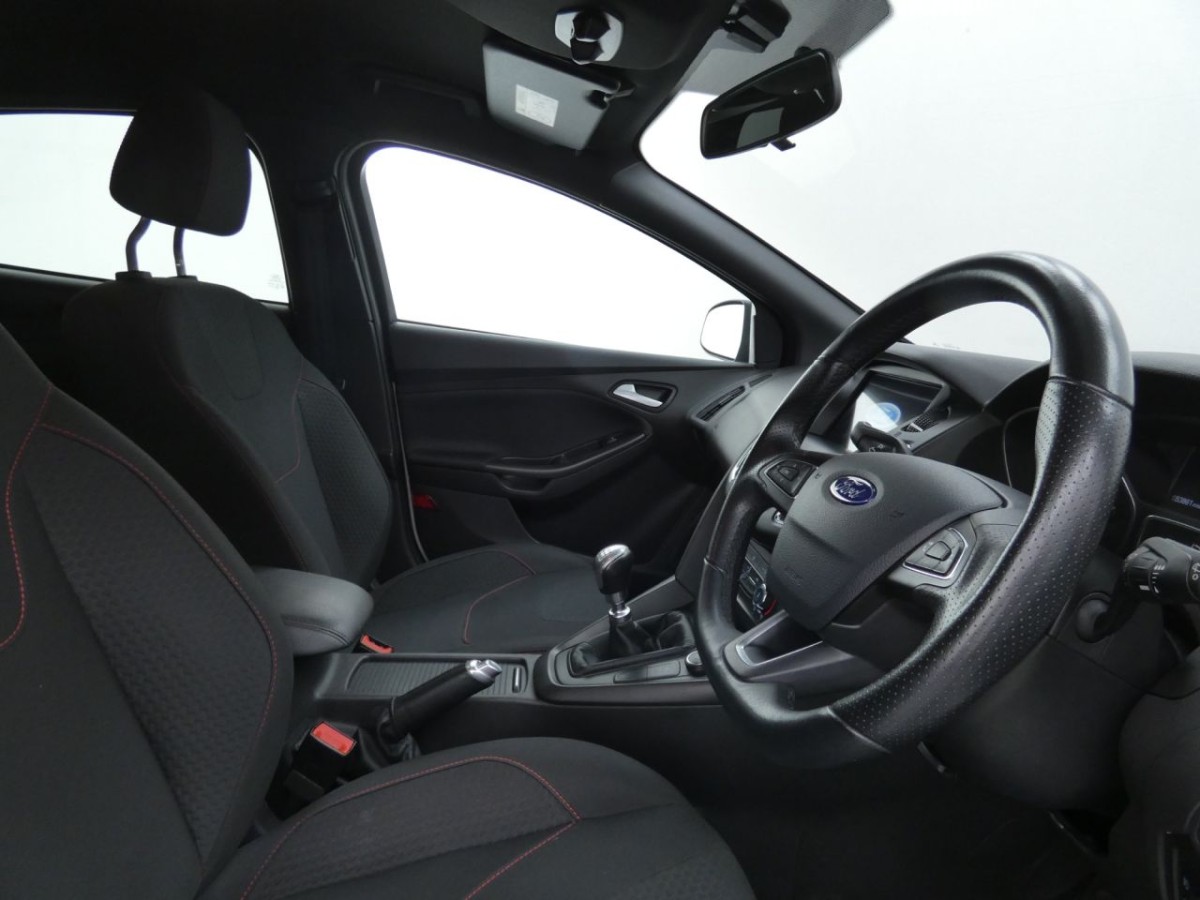 FORD FOCUS 1.5 ST-LINE TDCI 5D 118 BHP - 2017 - £11,990