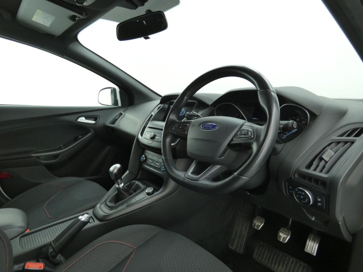 FORD FOCUS 1.5 ST-LINE TDCI 5D 118 BHP - 2017 - £11,990