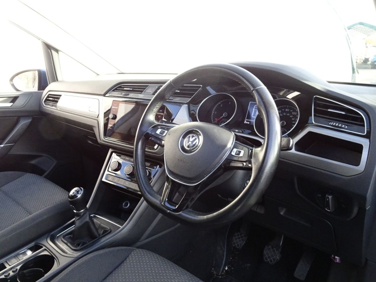 VOLKSWAGEN TOURAN 1.6 SE FAMILY TDI 5D 114 BHP - 2019 - £14,700