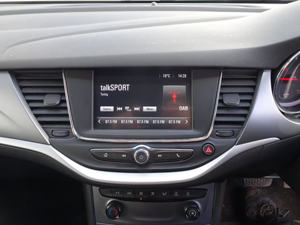 VAUXHALL ASTRA 1.4 DESIGN S/S 5D 148 BHP - 2019 - £7,700