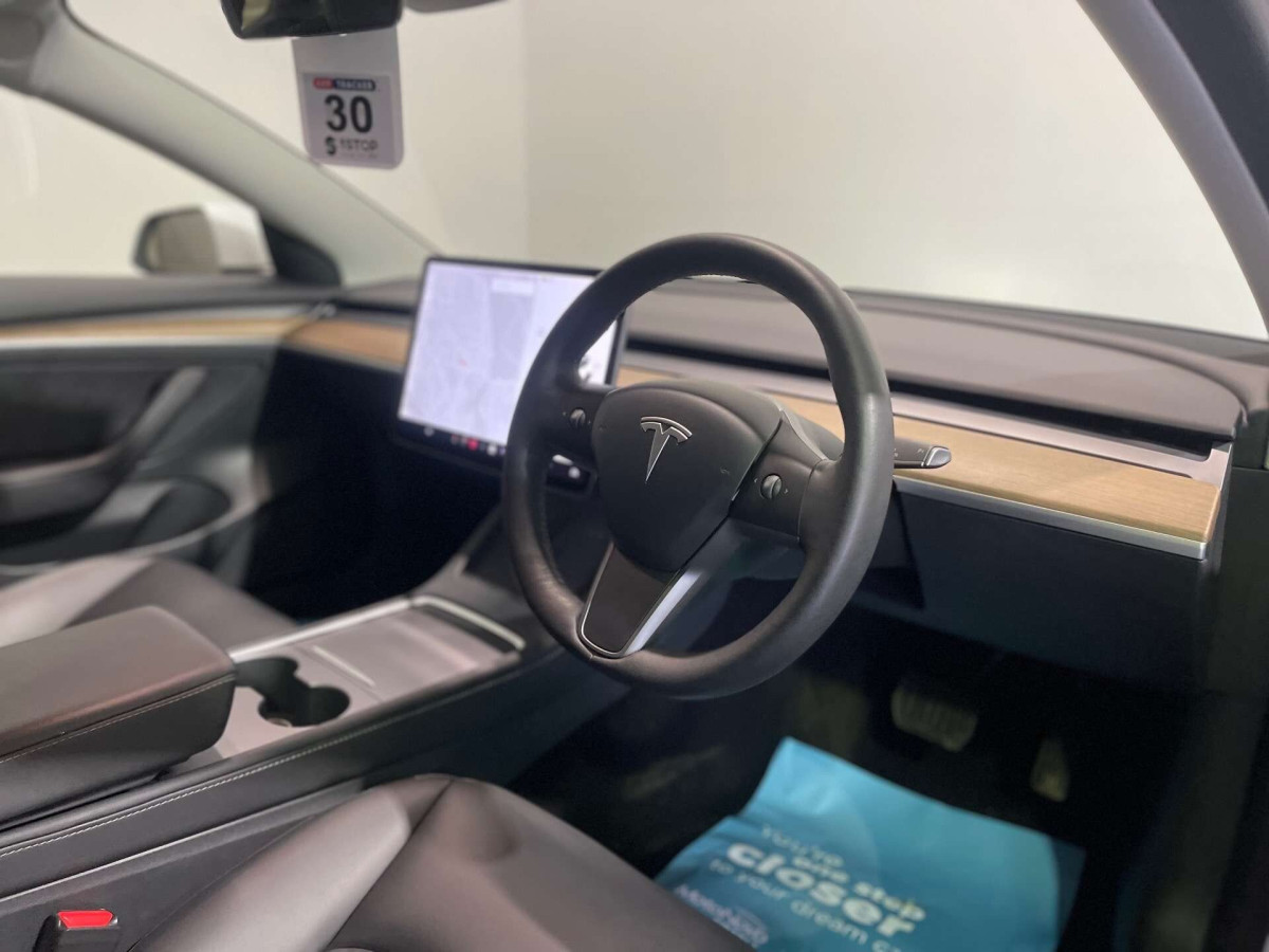 TESLA MODEL 3 2021 (21) STANDARD RANGE PLUS SALOON 4DR ELECTRIC AUTO RWD (241 BHP) - 2021 - £15,500