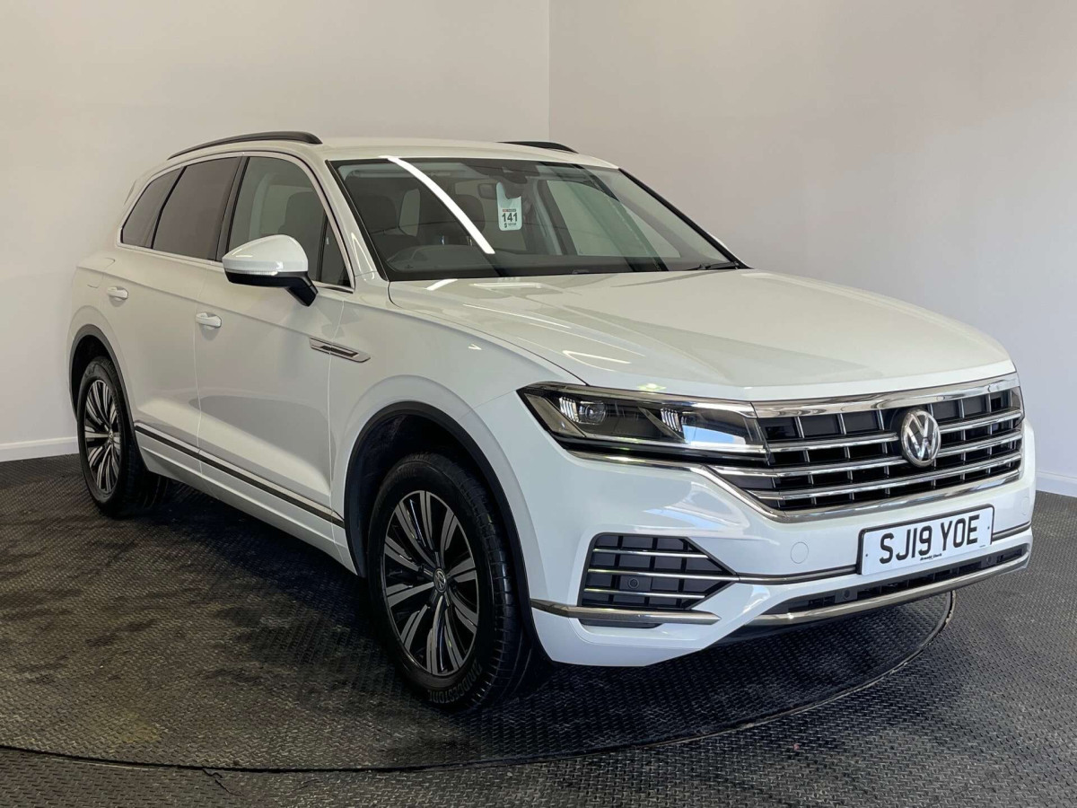 VOLKSWAGEN TOUAREG 2019 (19) 3.0 TDI V6 SEL SUV 5DR DIESEL TIPTRONIC 4MOTION EURO 6 (S/S) (231 PS) - 2019 - £23,500