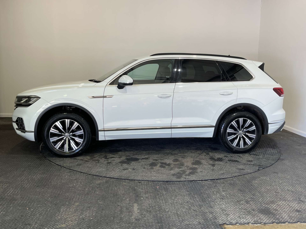 VOLKSWAGEN TOUAREG 2019 (19) 3.0 TDI V6 SEL SUV 5DR DIESEL TIPTRONIC 4MOTION EURO 6 (S/S) (231 PS) - 2019 - £23,500