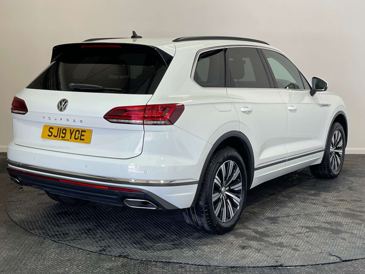 VOLKSWAGEN TOUAREG 2019 (19) 3.0 TDI V6 SEL SUV 5DR DIESEL TIPTRONIC 4MOTION EURO 6 (S/S) (231 PS) - 2019 - £23,500