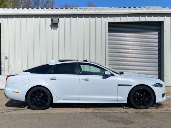 Carworld - JAGUAR XJ 2016 (16) 3.0D V6 R-SPORT SALOON 4DR DIESEL AUTO EURO 6 (S/S) (300 PS)