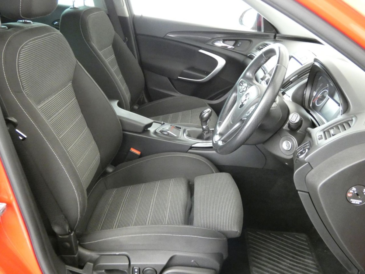 VAUXHALL INSIGNIA 2.0 SRI NAV CDTI ECOFLEX S/S 5D 138 BHP HATCHBACK - 2014 - £5,990
