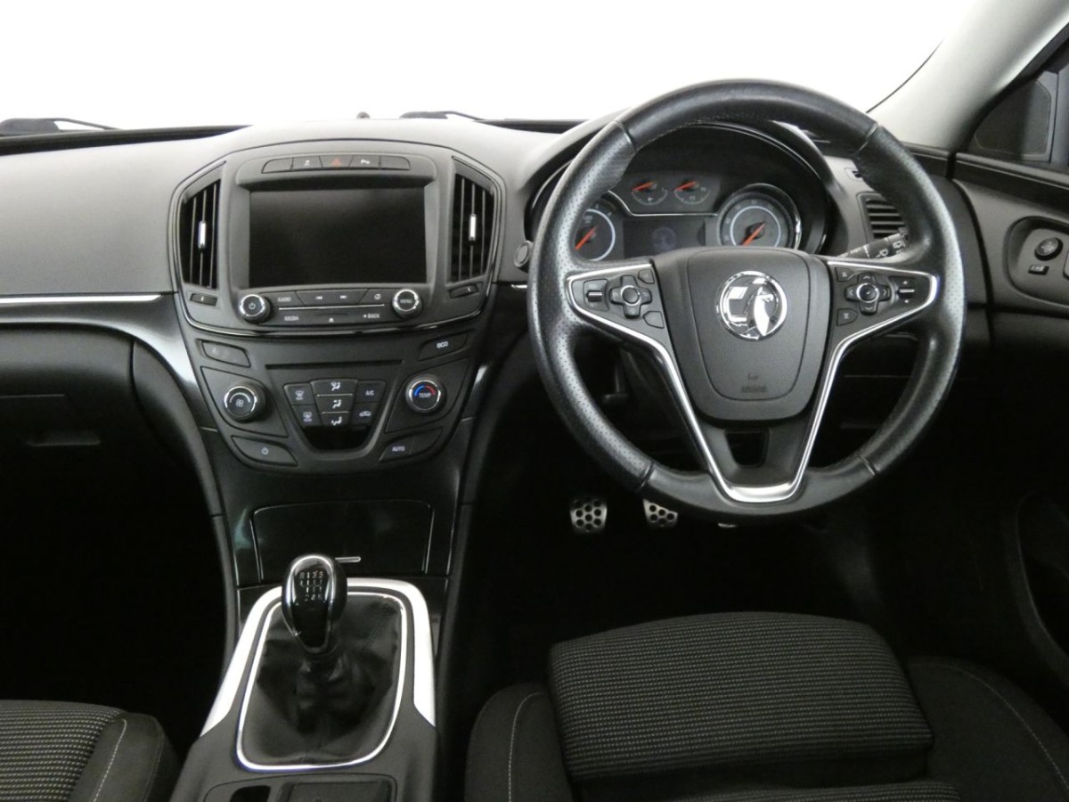 VAUXHALL INSIGNIA 2.0 SRI NAV CDTI ECOFLEX S/S 5D 138 BHP HATCHBACK - 2014 - £5,990