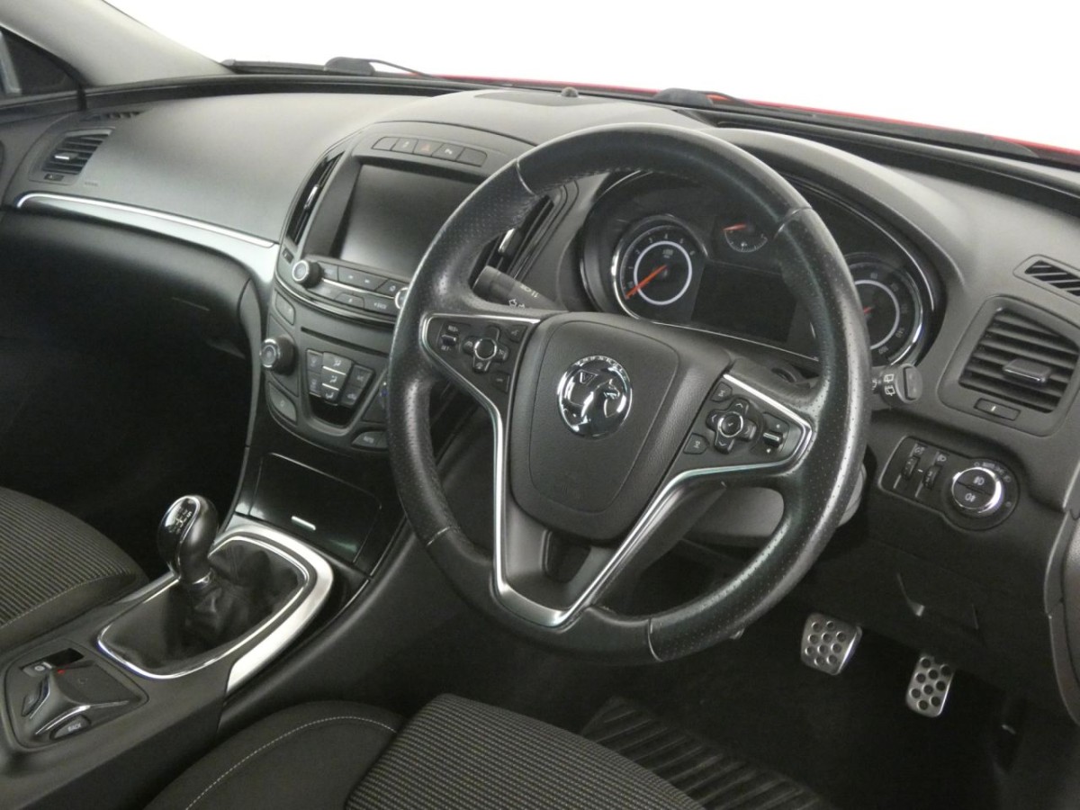 VAUXHALL INSIGNIA 2.0 SRI NAV CDTI ECOFLEX S/S 5D 138 BHP HATCHBACK - 2014 - £5,990