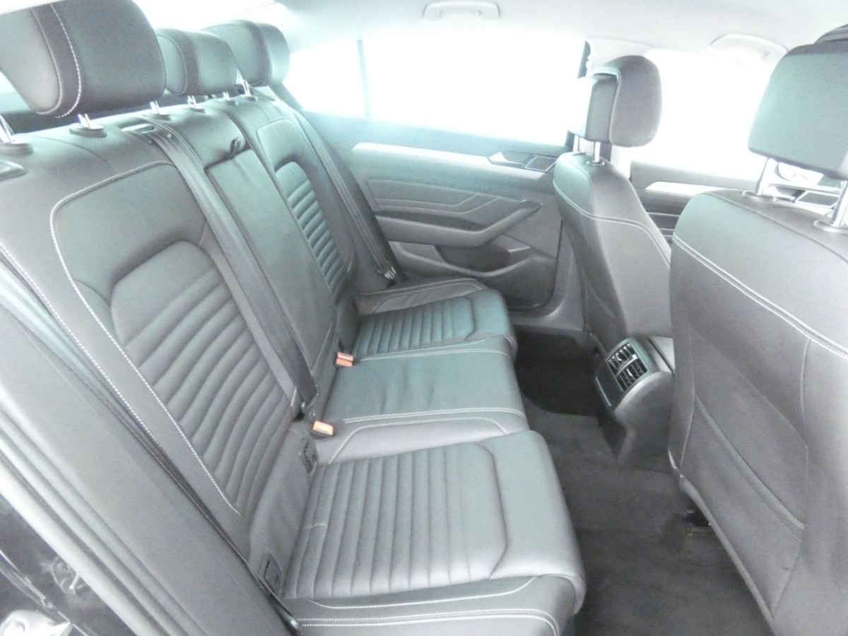 VOLKSWAGEN PASSAT 2.0 SEL TDI DSG 4D 148 BHP - 2020 - £12,700