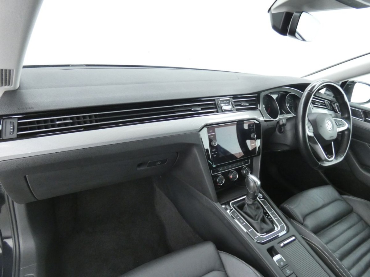 VOLKSWAGEN PASSAT 2.0 SEL TDI DSG 4D 148 BHP - 2020 - £12,700